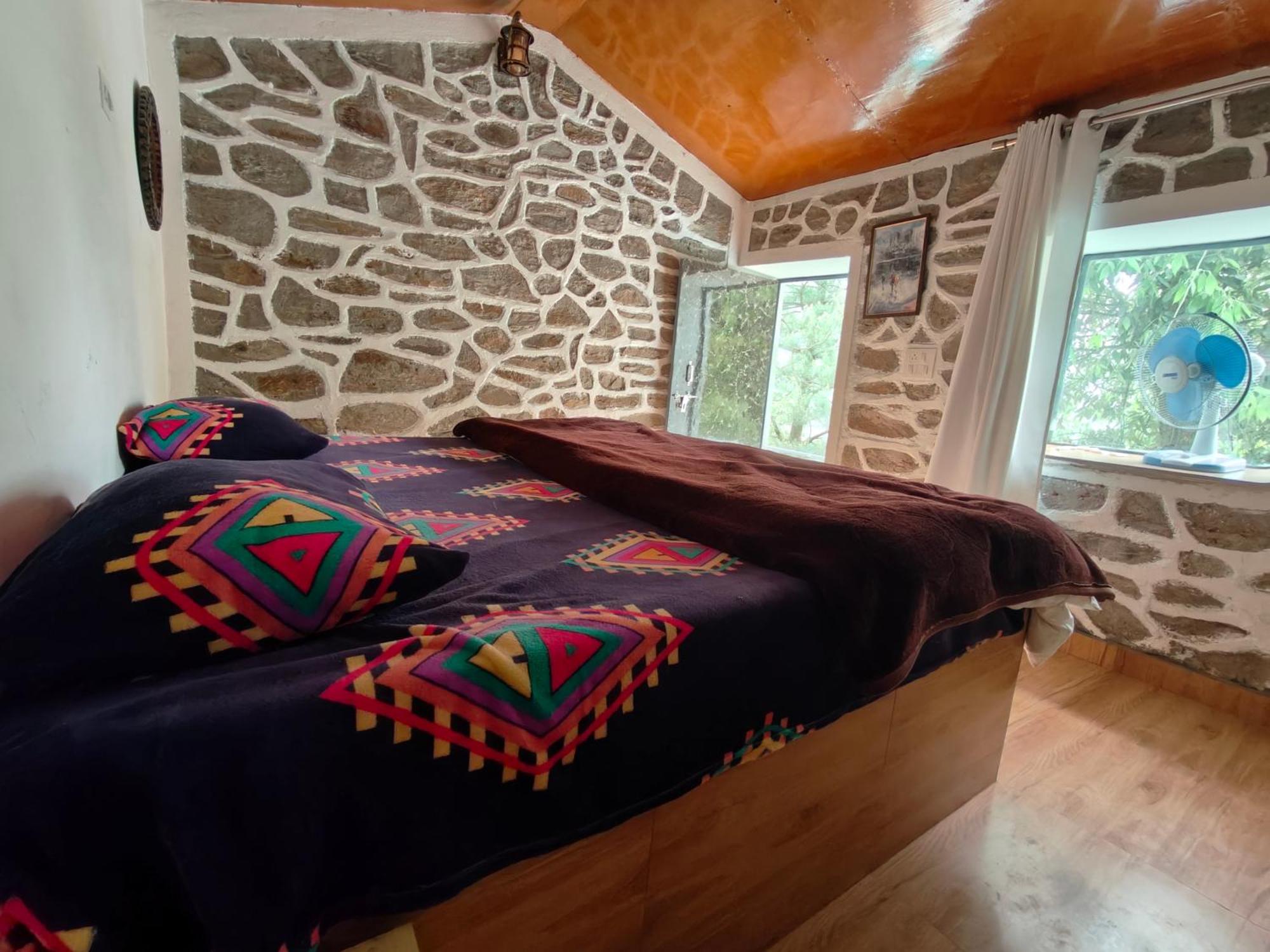 Himwanderer Camps & Cottages Pangot Nainital Rum bild