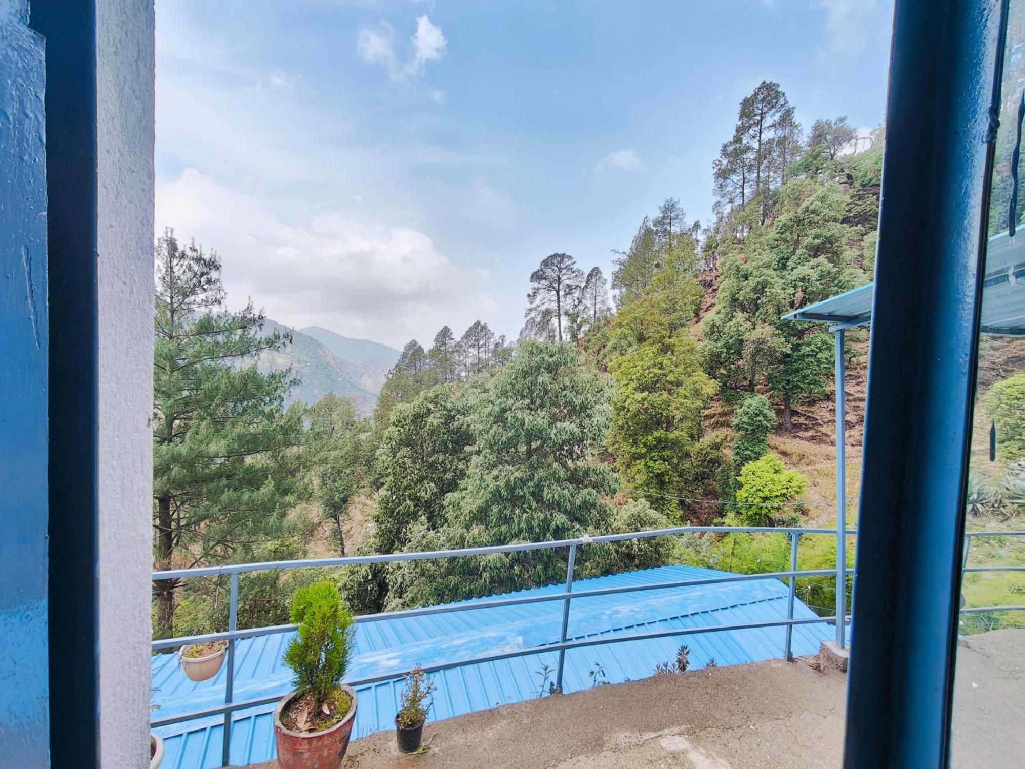 Himwanderer Camps & Cottages Pangot Nainital Rum bild